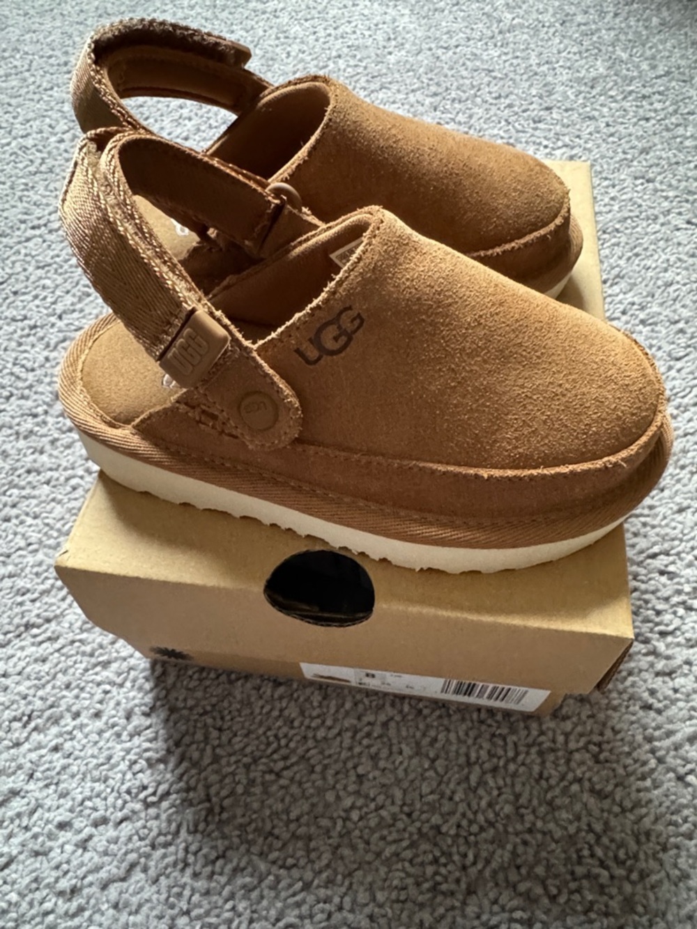 UGG® Goldenstar Clog - Toddler / Little Kid - Chestnut - Size 8 (Worn Once)